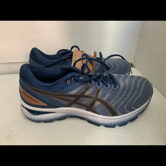 Brand-new mens ASICS Gel Nimbus running shoes, size 9 E. In original packaging. - Picture 2 of 6